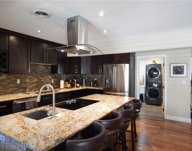 2712 W Oakey Boulevard - Photo Thumbnail 6