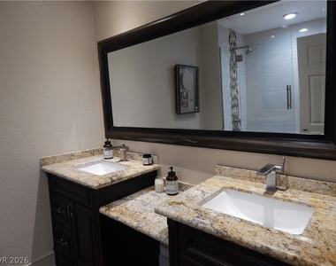 2712 W Oakey Boulevard - Photo Thumbnail 17