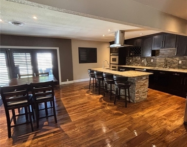 2712 W Oakey Boulevard - Photo Thumbnail 24