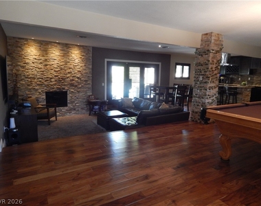 2712 W Oakey Boulevard - Photo Thumbnail 3