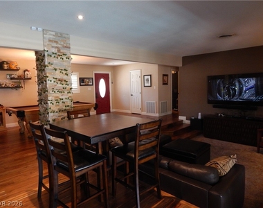 2712 W Oakey Boulevard - Photo Thumbnail 7