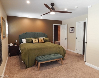 2712 W Oakey Boulevard - Photo Thumbnail 8