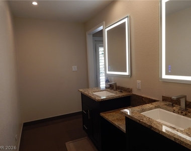 2712 W Oakey Boulevard - Photo Thumbnail 12
