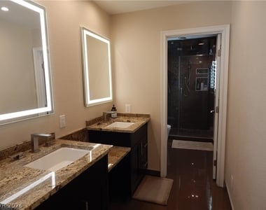 2712 W Oakey Boulevard - Photo Thumbnail 10
