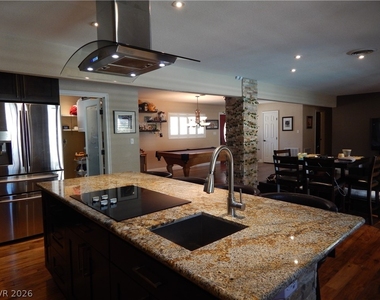 2712 W Oakey Boulevard - Photo Thumbnail 2