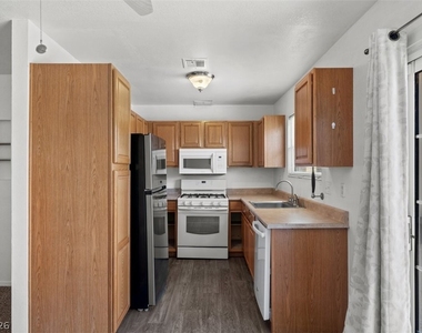 245 Meyers Avenue - Photo Thumbnail 4