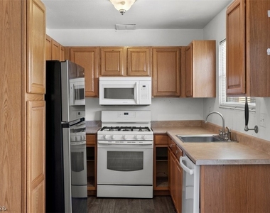 245 Meyers Avenue - Photo Thumbnail 6