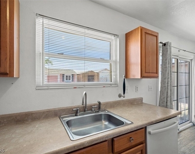 245 Meyers Avenue - Photo Thumbnail 5