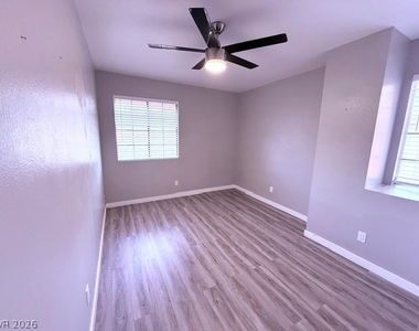 9004 Pebble Shore Court - Photo Thumbnail 17