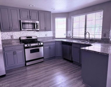 9004 Pebble Shore Court - Photo Thumbnail 3