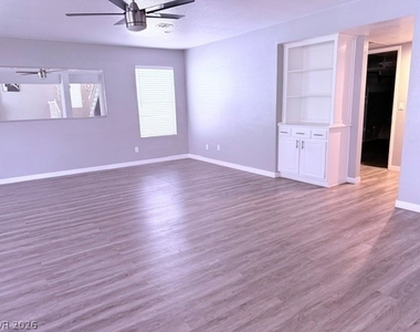 9004 Pebble Shore Court - Photo Thumbnail 6