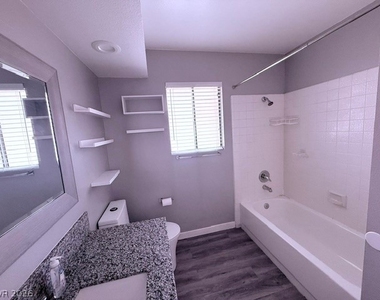 9004 Pebble Shore Court - Photo Thumbnail 20