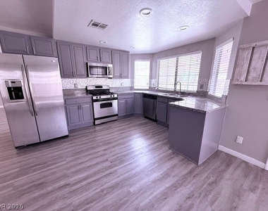 9004 Pebble Shore Court - Photo Thumbnail 4