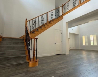 2321 Martinique Avenue - Photo Thumbnail 4