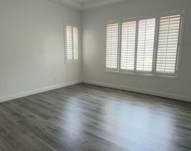 2321 Martinique Avenue - Photo Thumbnail 27