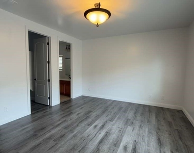 2321 Martinique Avenue - Photo Thumbnail 24