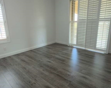 2321 Martinique Avenue - Photo Thumbnail 21