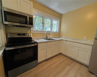 831 Lancaster Avenue - Photo Thumbnail 14