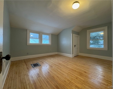 831 Lancaster Avenue - Photo Thumbnail 20