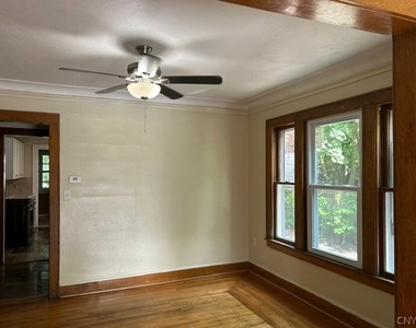 439 Valley Drive S - Photo Thumbnail 4
