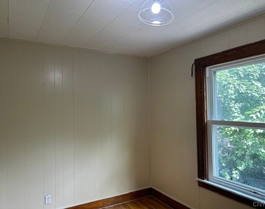 439 Valley Drive S - Photo Thumbnail 11