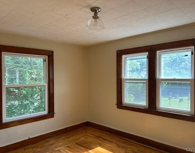 439 Valley Drive S - Photo Thumbnail 14