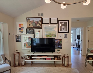 1105 Greymoor Way - Photo Thumbnail 15
