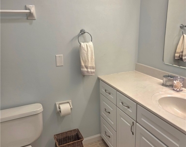1105 Greymoor Way - Photo Thumbnail 6