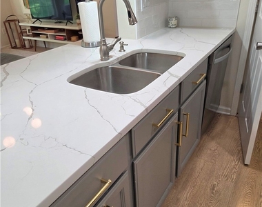 1105 Greymoor Way - Photo Thumbnail 9
