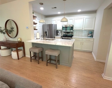 1105 Greymoor Way - Photo Thumbnail 14
