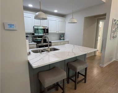 1105 Greymoor Way - Photo Thumbnail 4