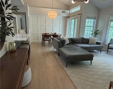 1105 Greymoor Way - Photo Thumbnail 3