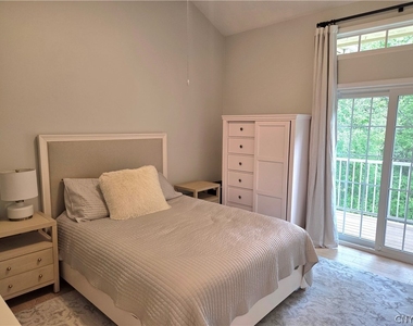 1105 Greymoor Way - Photo Thumbnail 5