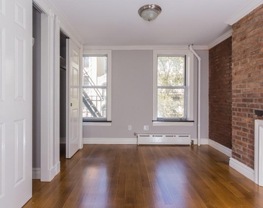East 7th Street - Photo Thumbnail 1