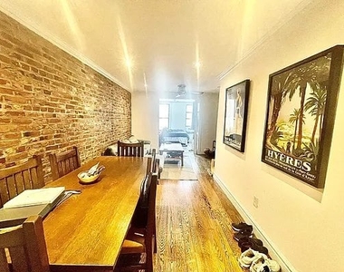 East 6th Street - Photo Thumbnail 2