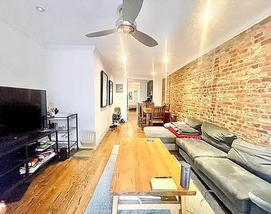 East 6th Street - Photo Thumbnail 3
