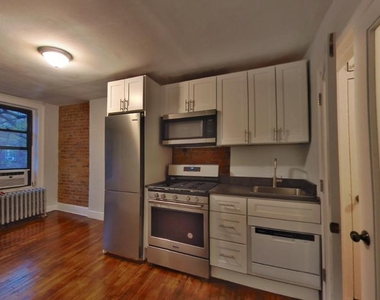 East 5th Street - Photo Thumbnail 4