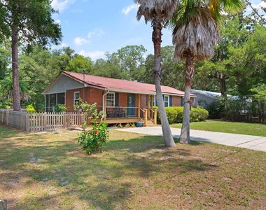 501 Bailey Street - Photo Thumbnail 3