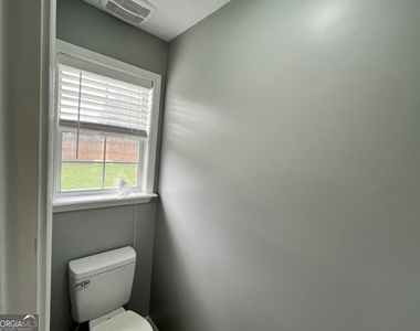 102 Myles Lane - Photo Thumbnail 4
