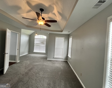 102 Myles Lane - Photo Thumbnail 2