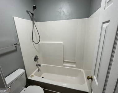 102 Myles Lane - Photo Thumbnail 16