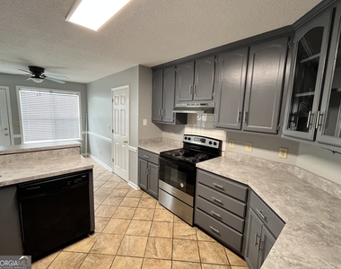 102 Myles Lane - Photo Thumbnail 8
