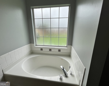 102 Myles Lane - Photo Thumbnail 3