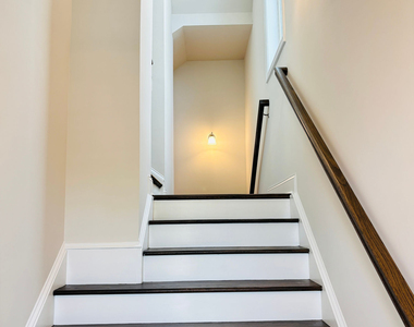 657 Summit Hill Way - Photo Thumbnail 3