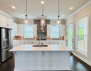 657 Summit Hill Way - Photo Thumbnail 7
