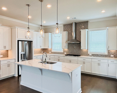 657 Summit Hill Way - Photo Thumbnail 6
