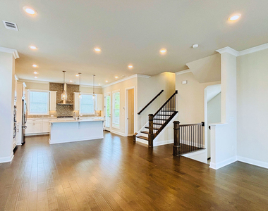 657 Summit Hill Way - Photo Thumbnail 16