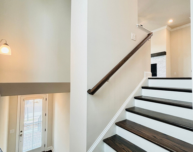 657 Summit Hill Way - Photo Thumbnail 4