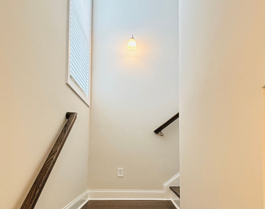 657 Summit Hill Way - Photo Thumbnail 24