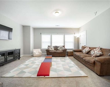 7740 Stratford Lane - Photo Thumbnail 14